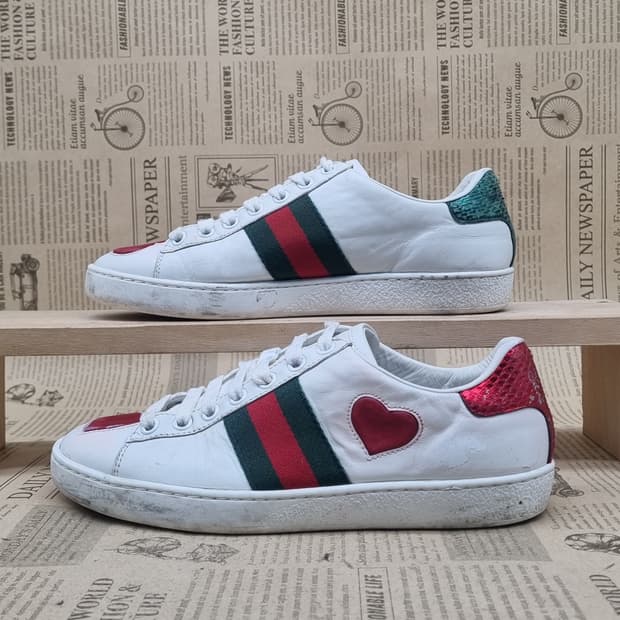 구찌 화이트 하트 스니커즈 235