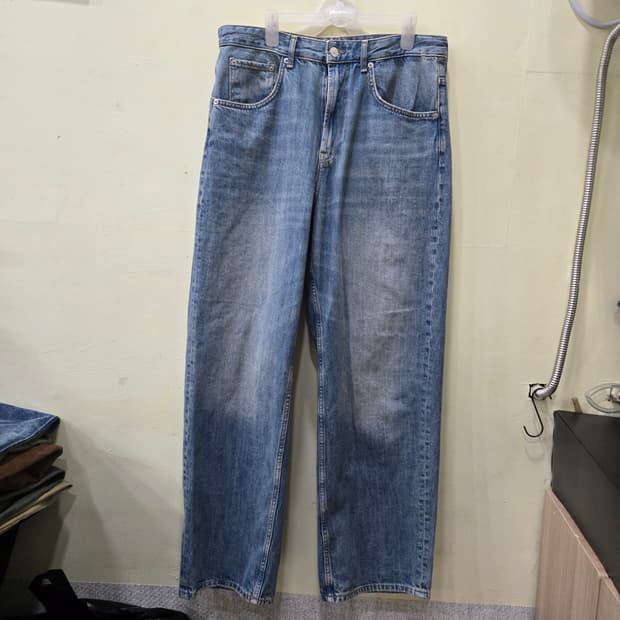 [31] ZARA Straight Denim Pants