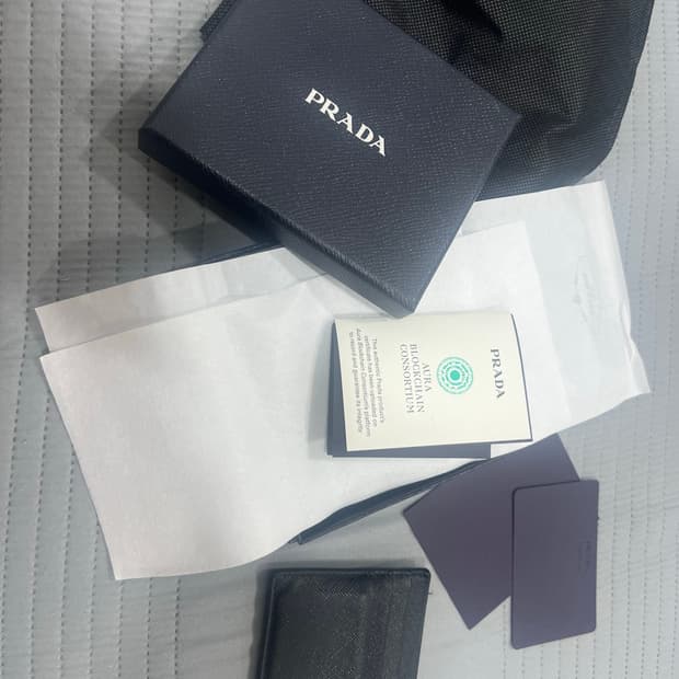 프라다 사피아노 카드지갑