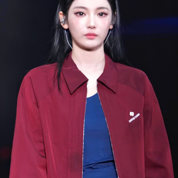 슈슈통 버건디 턱 디테일 스포츠 재킷