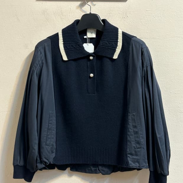 오즈세컨 배색 카라 니트 탑