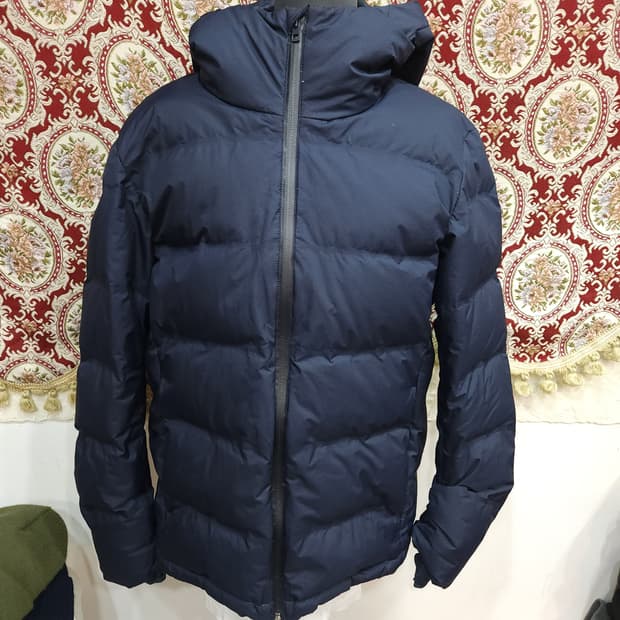 유니클로 심리스 오리털 패딩점퍼

