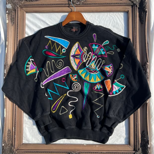 에스닉 자수 맨투맨