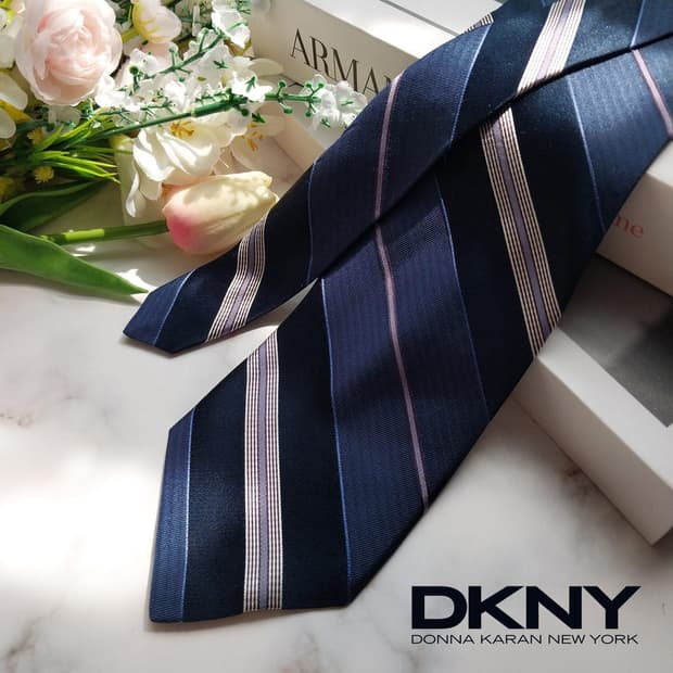 DKNY 실크 네이비 스트라이프 넥타이 8.5cm A+등급 K690
