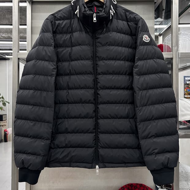 몽클레르 아키오 구스다운 패딩 *샤이보이토비 착용*