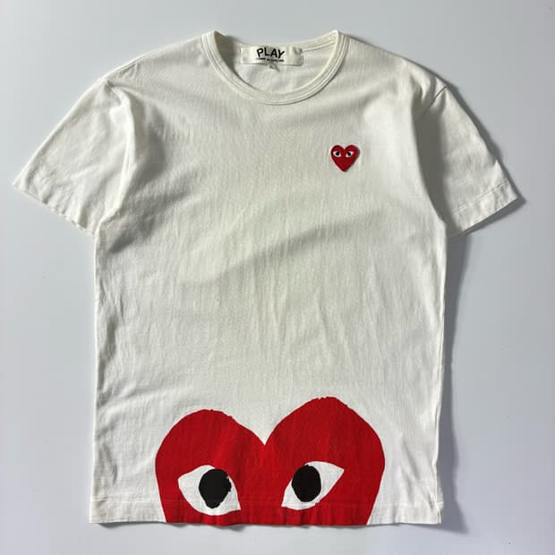 Comme des garsons  꼼데가르송 레드 엣지하트 화이트 반팔 