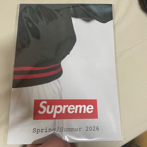 슈프림 2026 S/S 포스터 