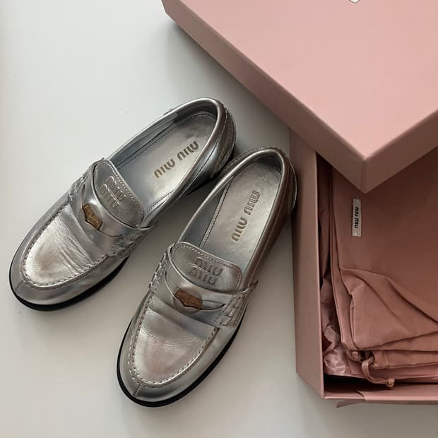miumiu 미우미우 코인로퍼 37.5