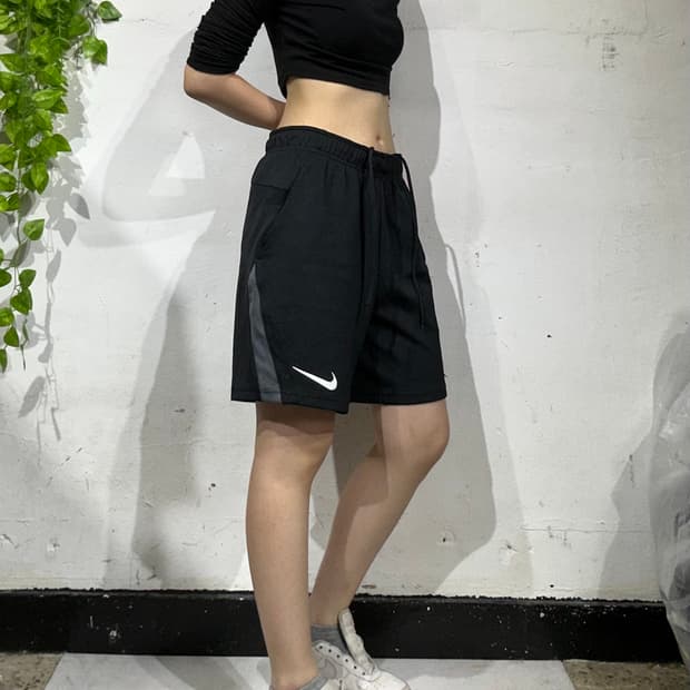 나이키 블랙 화이트 로고 반바지 버뮤다 팬츠 M