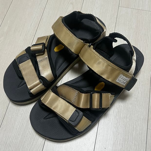 수이코크골드스트랩샌들 250
