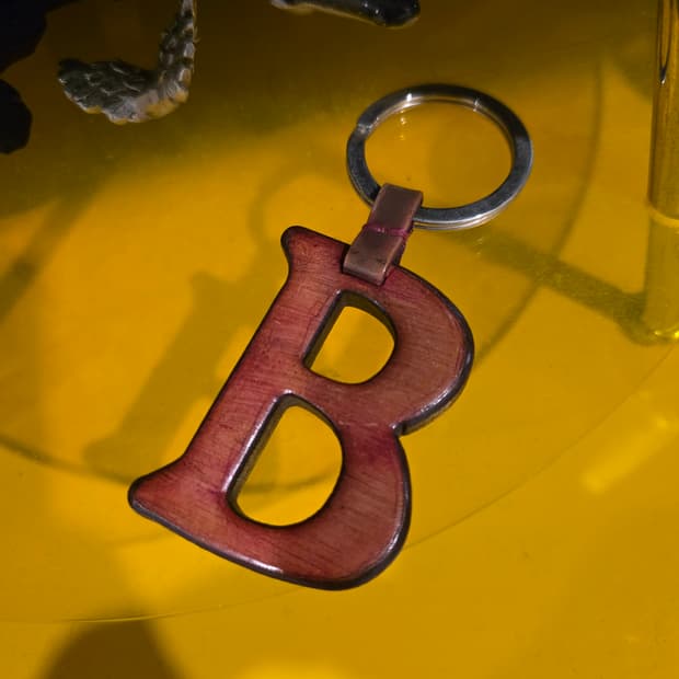 벨루티 가죽 키링