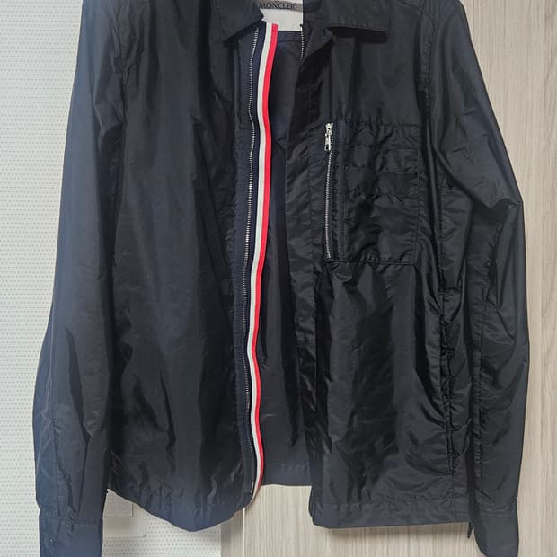 몽클레어 삼선 스트라이프 블랙 바람막이