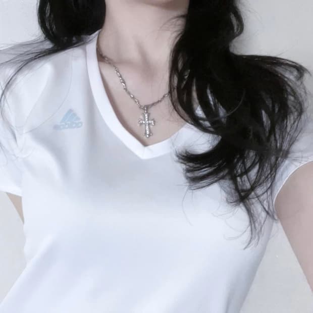 빈티지아디다스 흰하 시나모롤깔 청량 대만여주깔 핀터깔 브이넥 기능성 반팔