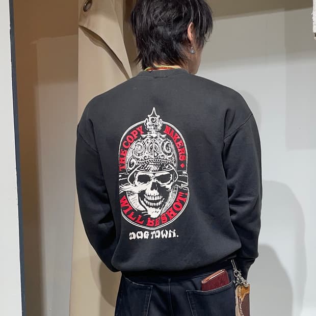 도그타운 스컬 프린트 블랙 스웻셔츠