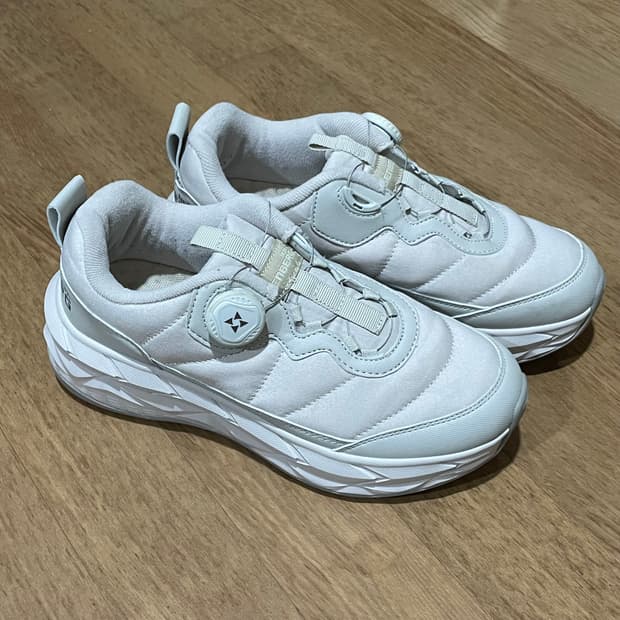 네파 이젠벅 다이얼 패딩 운동화 250