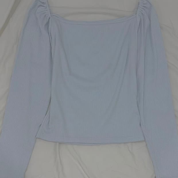 로걀탑 대장템 소라 스퀘어넥 퍼프 티