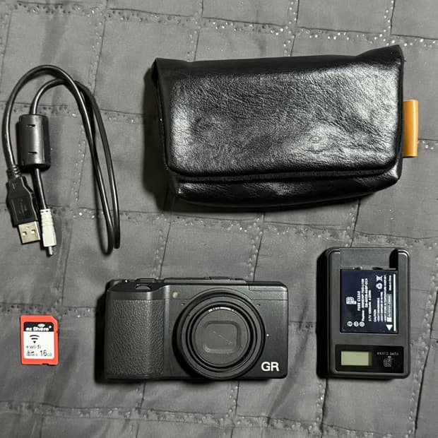 리코 GR2 디카 풀세트 (배터리, 충전기, SD카드, 파우치)