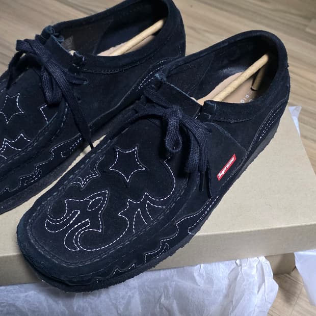 클락스x슈프림 왈라비 280 사이즈