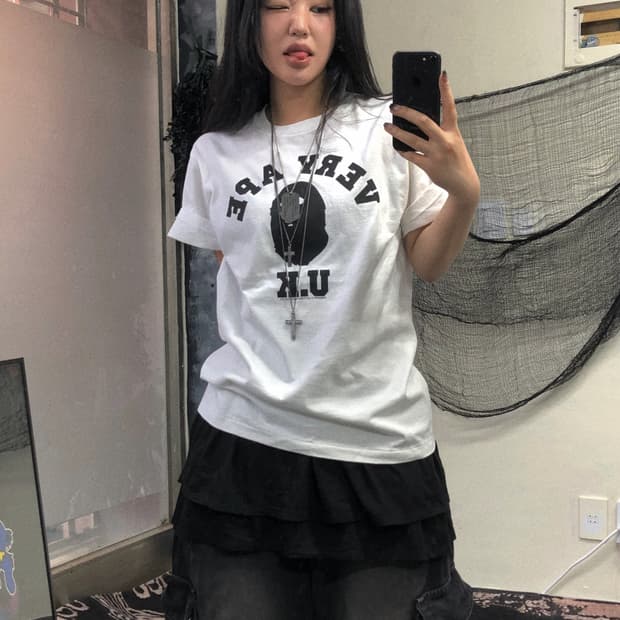 베이프 very uk 사루 프린팅 블랙 화이트 반팔 탑