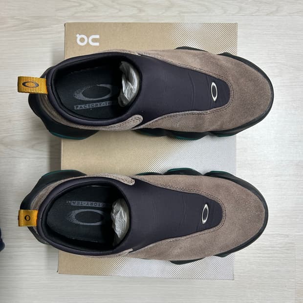 Oakley Factory Team x Brain Dead Suede 