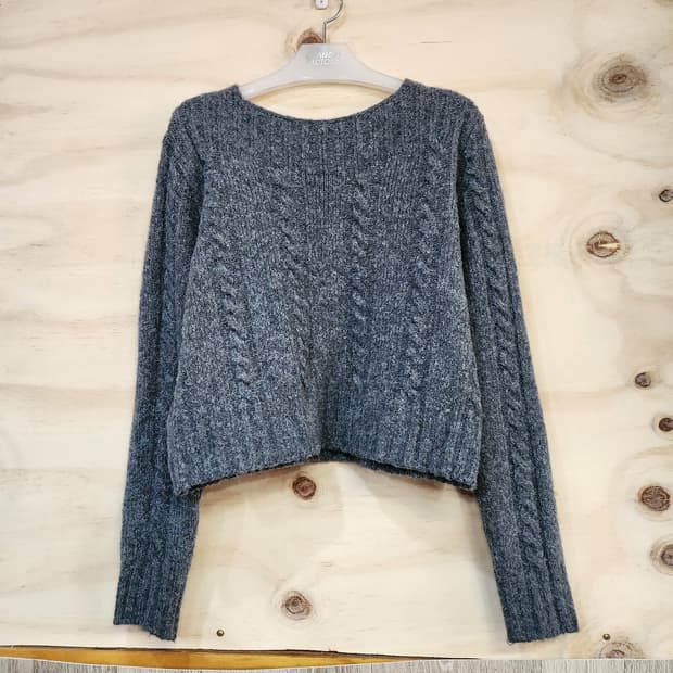 557) 여성 꽈배기 크롭 니트