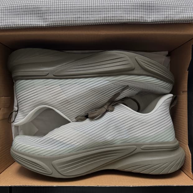 SWNA SEAM 26 프로스펙스 러닝화