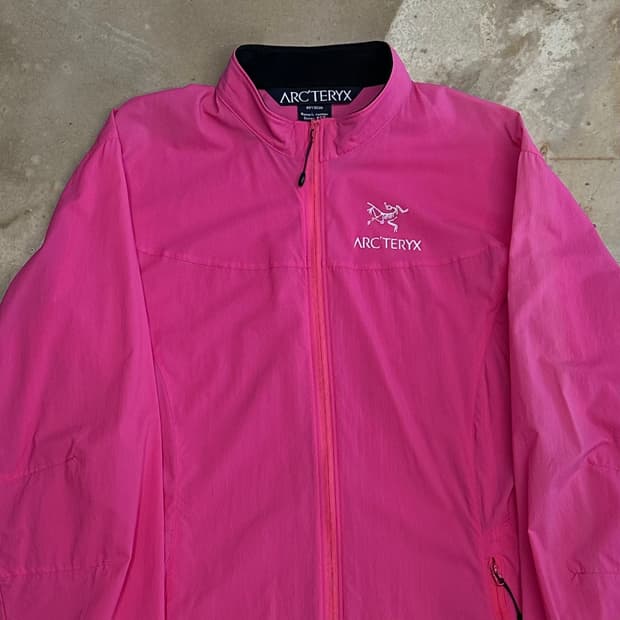 L 아크테릭스 우먼즈 핑크 스쿼미시 바람막이