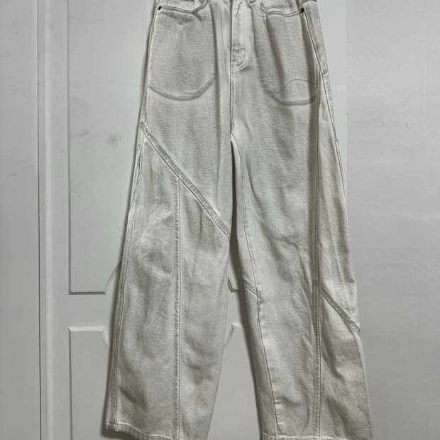 마뗑킴 라인 포인트 페인팅 데님 팬츠