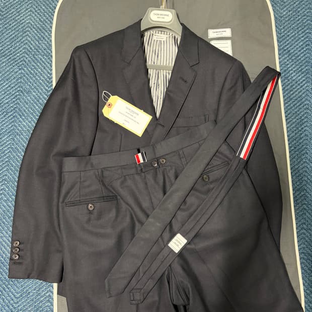 톰브라운 클래식 수트 셋업 차콜 1사이즈