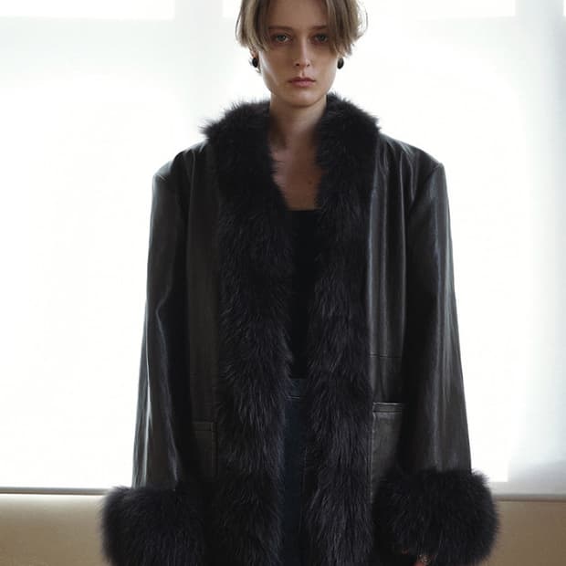 (구해요) 오버듀플레어FOX FUR TRIMMED LEATHER COAT