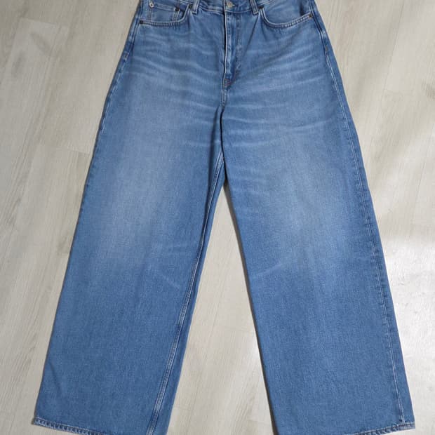 (착샷) COS 코스 와이드 데님 