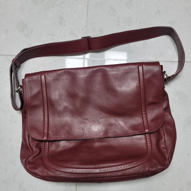 마뗑킴 가죽 대형 크로스백 상태극상

