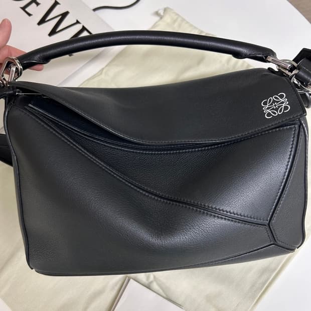 로에베 퍼즐백 미듐 블랙