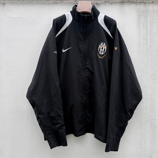 나이키 X 유벤투스 00s 오레오 바람막이(XL)