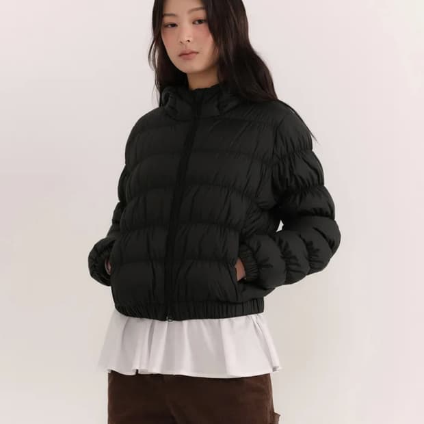 무신사스탠다드우먼 우먼즈 후디드 셔링 라이트 다운 재킷 무댄타드경량패딩