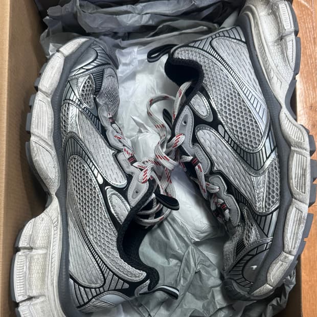 발렌시아가 3XL 그레이 화이트 레드 43