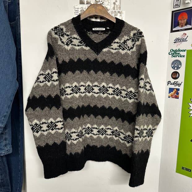 아워레가시 그린란드 V넥 스웨터