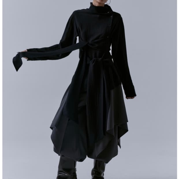 트리밍버드 쓰리웨이 하이넥 랩 블라우스 블랙 3-way High-neck