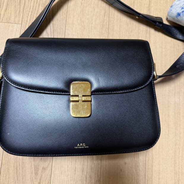 아페쎄 그레이스백미디움 팔아요