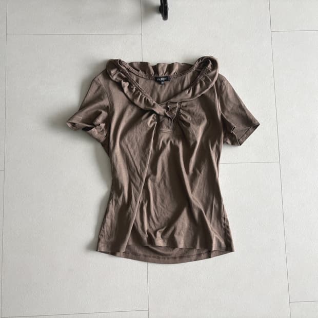 ruffle neck tee