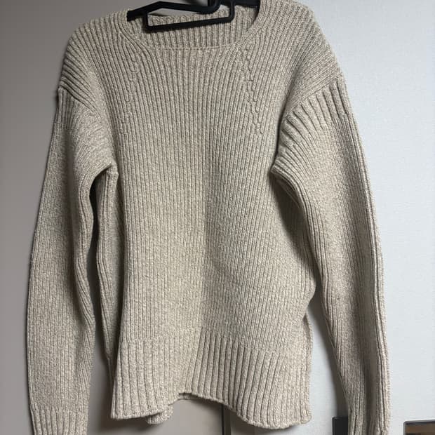 자크뮈스 절개 디테일 니트