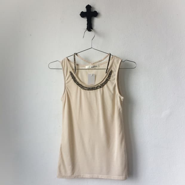 Beads point sleeveless