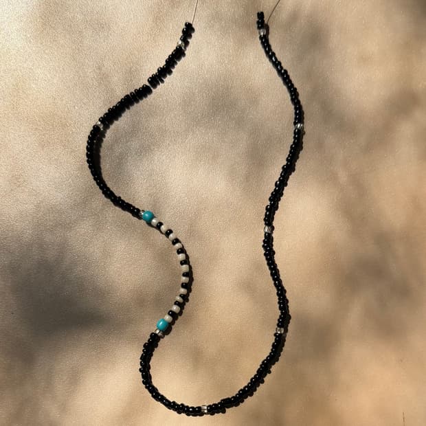 ~4/14 9%할인> 사이드 컬러 포인트 비즈 목걸이