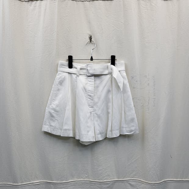 club monaco 화이트 벨트 반바지