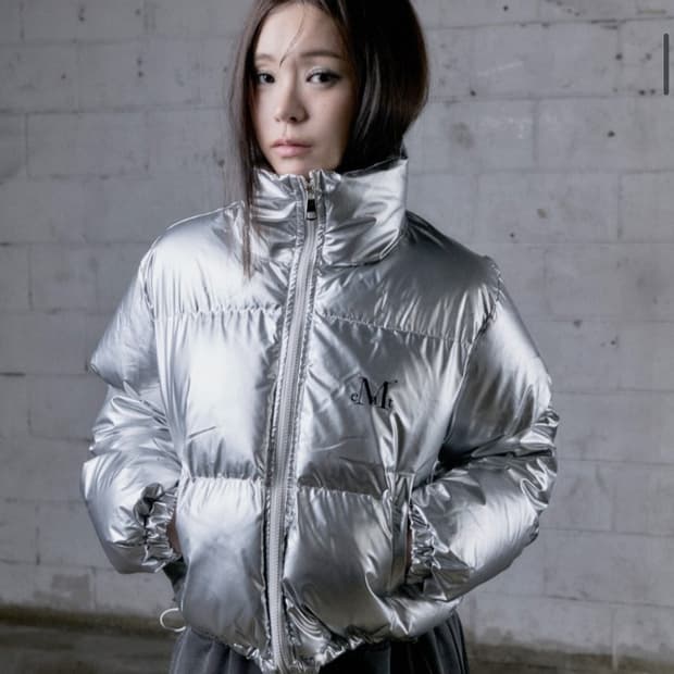 무센트 하이넥 글로시 패딩 실버