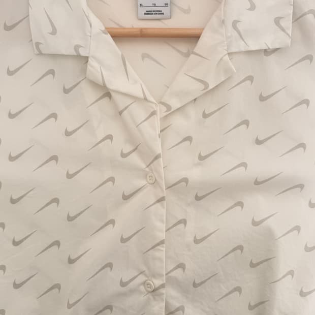 나이키 (NIKE)스포츠웨어 에브리데이 모던 여성 우븐 반팔 탑