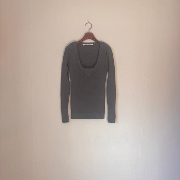 DVF 다이앤 본 퍼스텐버그 그레이 딥브이넥 니트 슬림 실루엣