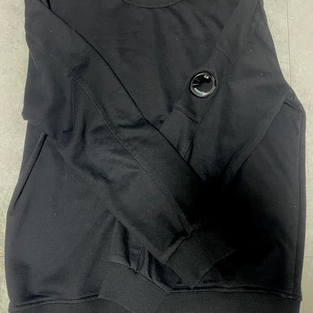 c.p. company 맨투맨 블랙