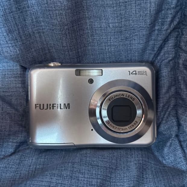 FUJIFILM FinePix AV230