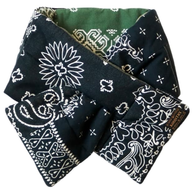 캐피탈 반다나 리버시블 머플러 블랙 카키 팔아요